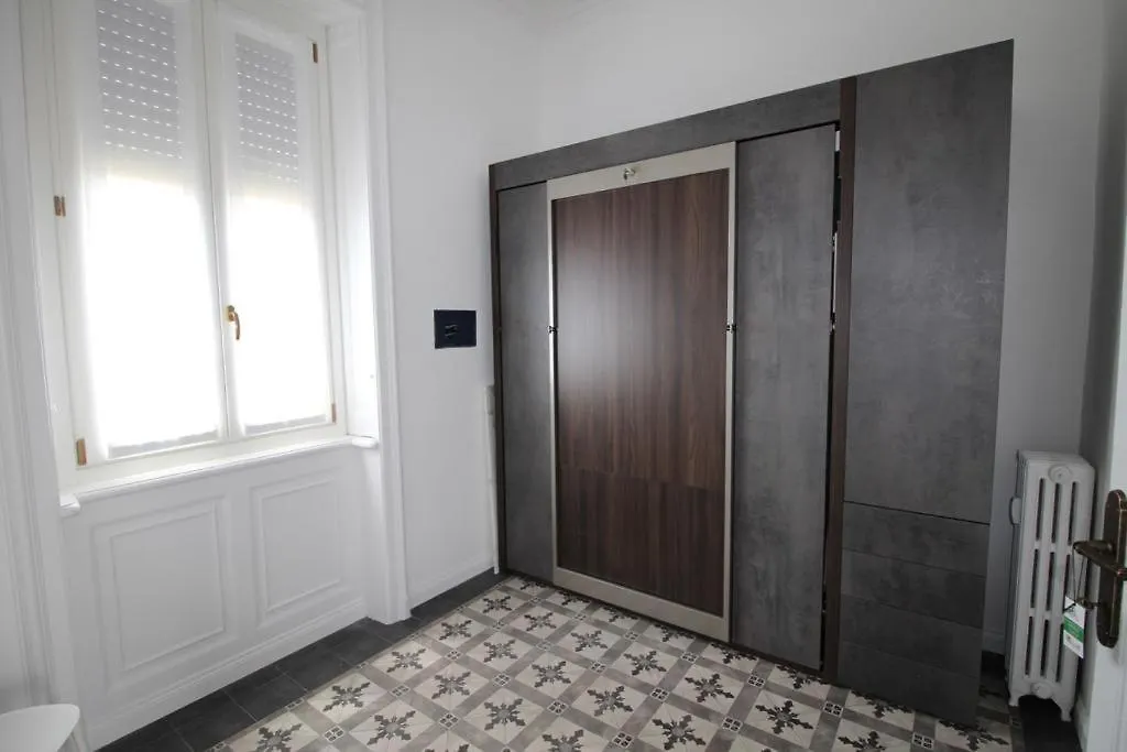 Lacaralele1 Milano