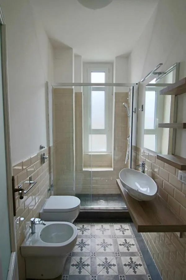 Lacaralele1 Milánó Apartman